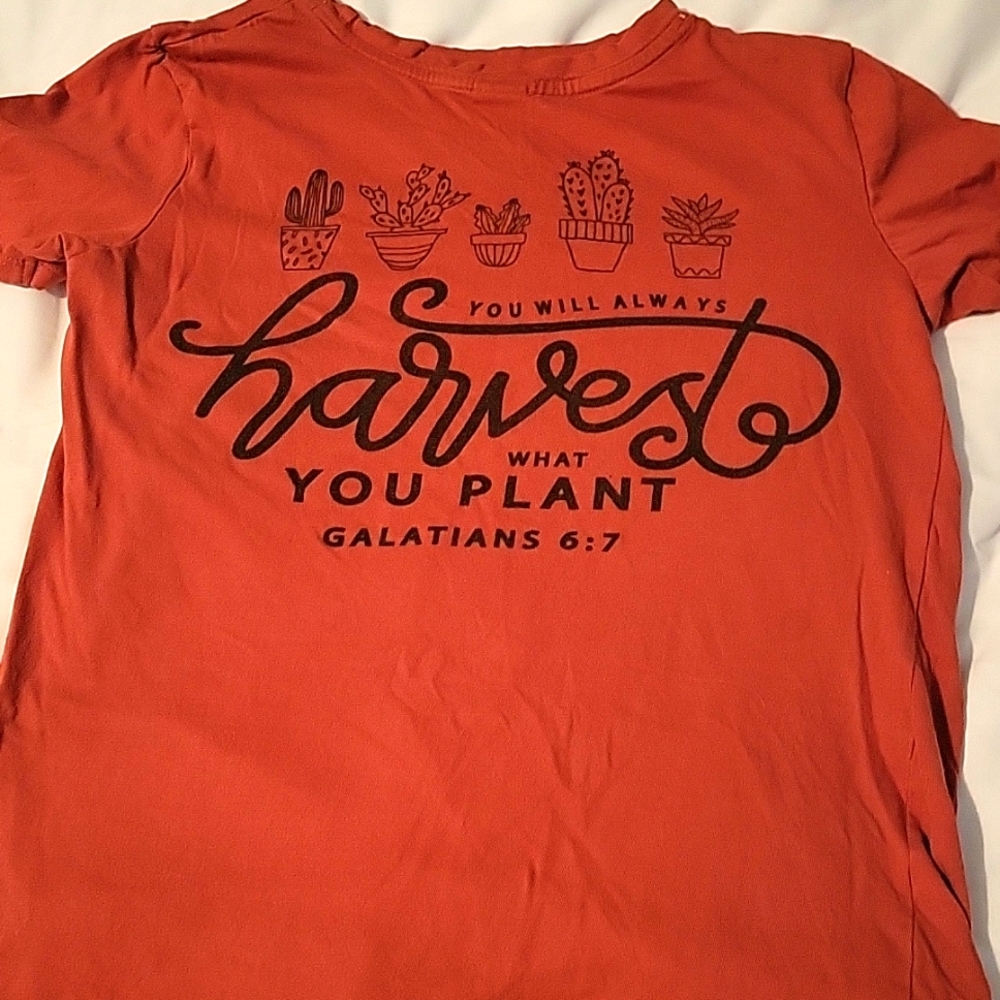 Cream orange graphic tee